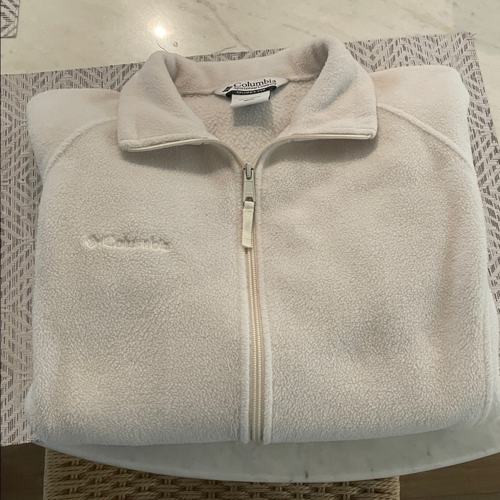 Columbia fleece zippered jacket with 2 zippered pockets